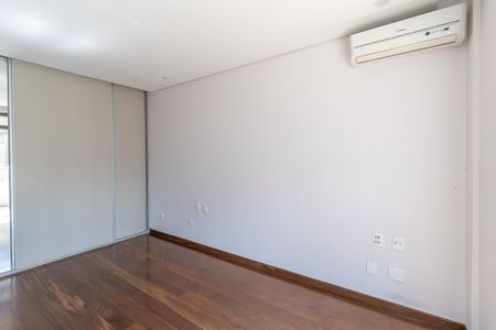 Apartamento à venda com 427m², 4 quartos e 4 vagas Apartamento à venda com 427m², 4 quartos e 4 vagasQuarto 4