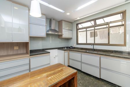 Apartamento à venda com 427m², 4 quartos e 4 vagas Apartamento à venda com 427m², 4 quartos e 4 vagasCozinha