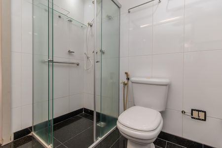 Apartamento à venda com 427m², 4 quartos e 4 vagas Apartamento à venda com 427m², 4 quartos e 4 vagasBanheiro da Suíte 1