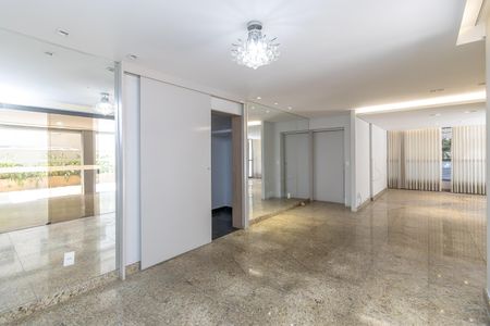 Apartamento à venda com 427m², 4 quartos e 4 vagas Apartamento à venda com 427m², 4 quartos e 4 vagasSala