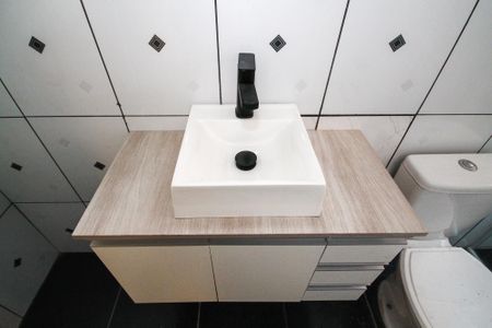 Banheiro de casa para alugar com 1 quarto, 30m² em Jardim Lina, Cotia