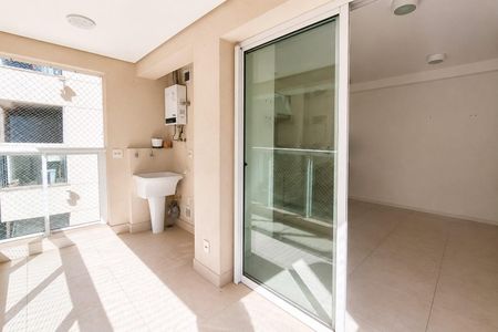 Apartamento à venda com 35m², 1 quarto e 1 vaga Apartamento à venda com 35m², 1 quarto e 1 vagaVaranda