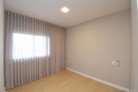 Suíte de apartamento para alugar com 3 quartos, 112m² em Campo Comprido, Curitiba