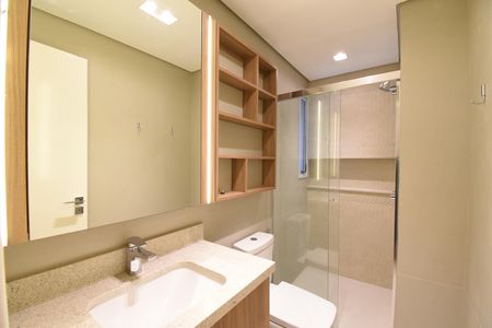 Banheiro da Suíte de apartamento para alugar com 3 quartos, 112m² em Campo Comprido, Curitiba