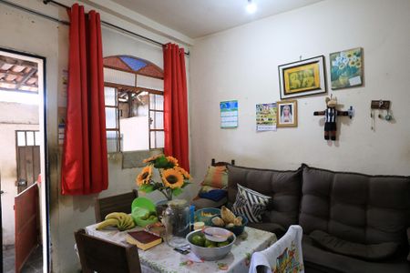 Sala de casa à venda com 2 quartos, 120m² em Pirajá, Belo Horizonte