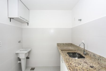 Cozinha de apartamento para alugar com 1 quarto, 30m² em Vila Antonina, São Paulo