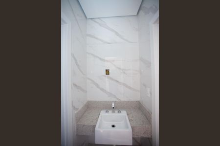 Apartamento para alugar com 135m², 3 quartos e 3 vagas Apartamento para alugar com 135m², 3 quartos e 3 vagasBanheiro da Semi-Suíte