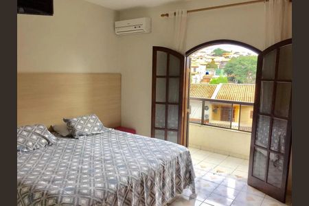Casa à venda com 5 quartos, 240m² em Jardim Nosso Lar, São Paulo