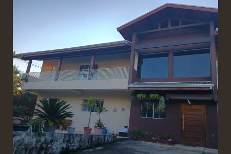 Casa à venda com 520m², 4 quartos e 4 vagas