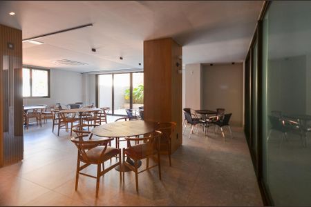 Apartamento à venda com 70m², 2 quartos e 4 vagas Apartamento à venda com 70m², 2 quartos e 4 vagasÁrea comum - Salão de festas