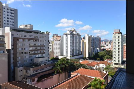 Apartamento à venda com 70m², 2 quartos e 4 vagas Apartamento à venda com 70m², 2 quartos e 4 vagasVista
