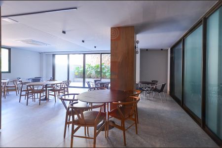 Apartamento à venda com 70m², 2 quartos e 4 vagas Apartamento à venda com 70m², 2 quartos e 4 vagasÁrea comum - Salão de festas