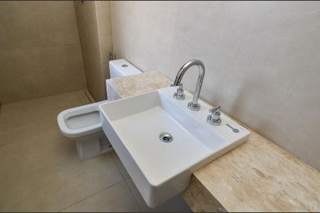Apartamento à venda com 70m², 2 quartos e 4 vagas Apartamento à venda com 70m², 2 quartos e 4 vagasBanheiro Suíte
