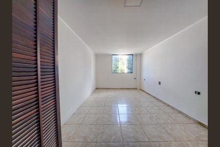 Quarto de casa para alugar com 1 quarto, 48m² em Jardim Sandra, São Paulo