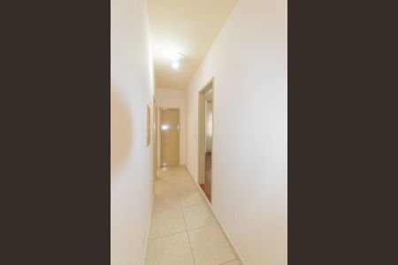Casa à venda com 136m², 2 quartos e 2 vagasBanheiro Corredor