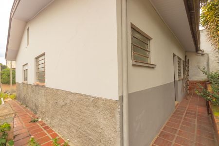 Casa à venda com 136m², 2 quartos e 2 vagasFachada/Fundos