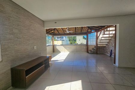 Apartamento para alugar com 180m², 3 quartos e 1 vaga