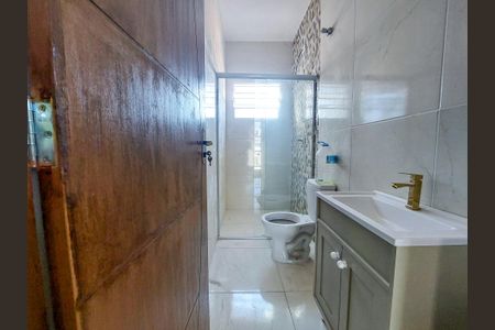Banheiro de casa para alugar com 1 quarto, 55m² em Jardim Sandra, São Paulo