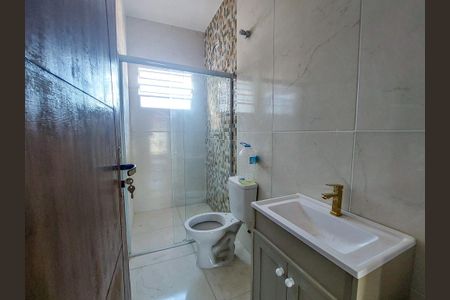 Banheiro de casa para alugar com 1 quarto, 55m² em Jardim Sandra, São Paulo