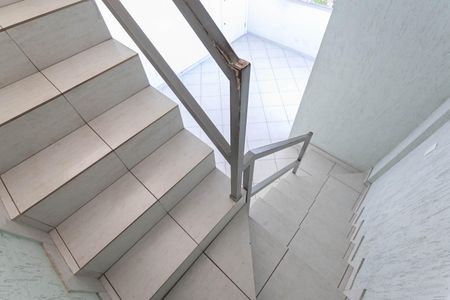 Apartamento à venda com 165m², 4 quartos e 2 vagas Apartamento à venda com 165m², 4 quartos e 2 vagasEscada