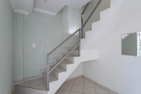 Apartamento à venda com 165m², 4 quartos e 2 vagas Apartamento à venda com 165m², 4 quartos e 2 vagasEscada