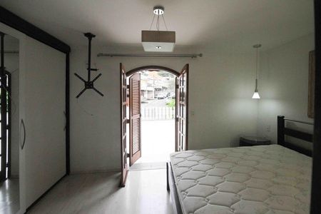 Casa de condomínio à venda com 300m², 4 quartos e 2 vagasSuite 02
