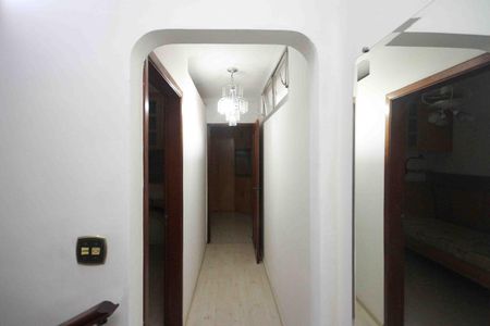 Casa de condomínio à venda com 300m², 4 quartos e 2 vagasCorredor