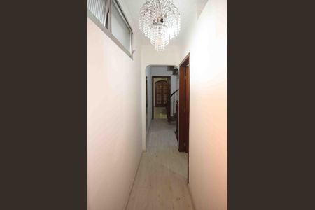 Casa de condomínio à venda com 300m², 4 quartos e 2 vagasCorredor