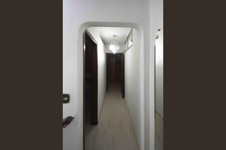 Casa de condomínio à venda com 300m², 4 quartos e 2 vagasCorredor