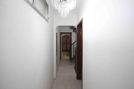 Casa de condomínio à venda com 300m², 4 quartos e 2 vagasCorredor