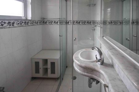Casa de condomínio à venda com 300m², 4 quartos e 2 vagasBanheiro da Suite