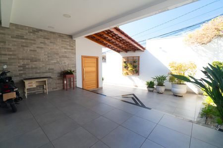Casa para alugar com 320m², 3 quartos e 1 vaga Casa para alugar com 320m², 3 quartos e 1 vagaGaragem