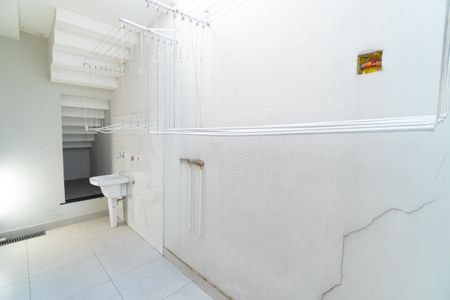 Casa para alugar com 320m², 3 quartos e 1 vaga Casa para alugar com 320m², 3 quartos e 1 vagaLavanderia