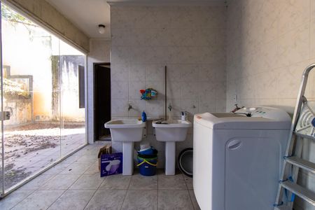 Casa de condomínio para alugar com 270m², 6 quartos e 4 vagas Casa de condomínio para alugar com 270m², 6 quartos e 4 vagasÁrea de Serviço