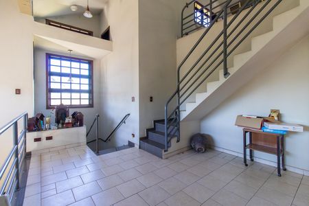Casa de condomínio para alugar com 270m², 6 quartos e 4 vagas Casa de condomínio para alugar com 270m², 6 quartos e 4 vagasSala espaço superior
