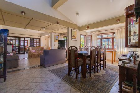 Sala de casa de condomínio para alugar com 6 quartos, 270m² em Jardim Nomura, Cotia