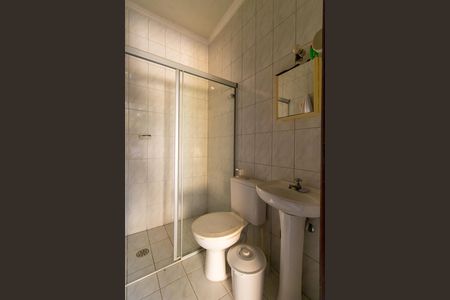 Casa de condomínio para alugar com 270m², 6 quartos e 4 vagas Casa de condomínio para alugar com 270m², 6 quartos e 4 vagasBanheiro de serviço