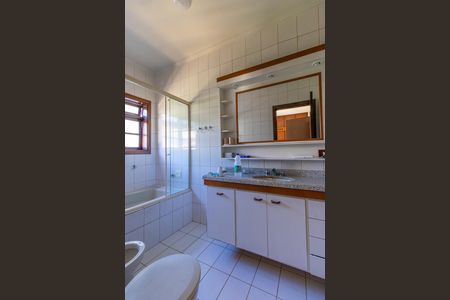 Casa de condomínio para alugar com 270m², 6 quartos e 4 vagas Casa de condomínio para alugar com 270m², 6 quartos e 4 vagasBanheiro do Quarto 2 - Suíte