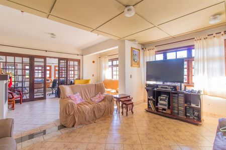 Casa de condomínio para alugar com 270m², 6 quartos e 4 vagas Casa de condomínio para alugar com 270m², 6 quartos e 4 vagasSala