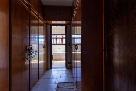 Casa de condomínio para alugar com 270m², 6 quartos e 4 vagas Casa de condomínio para alugar com 270m², 6 quartos e 4 vagasCloset do Quarto 3 - Suíte