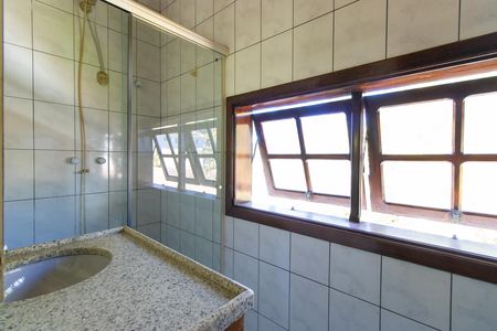 Casa de condomínio para alugar com 270m², 6 quartos e 4 vagas Casa de condomínio para alugar com 270m², 6 quartos e 4 vagasBanheiro do Quarto 4 - Suite