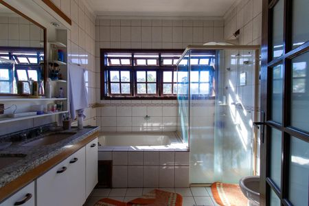 Casa de condomínio para alugar com 270m², 6 quartos e 4 vagas Casa de condomínio para alugar com 270m², 6 quartos e 4 vagasBanheiro do Quarto 3 - Suíte