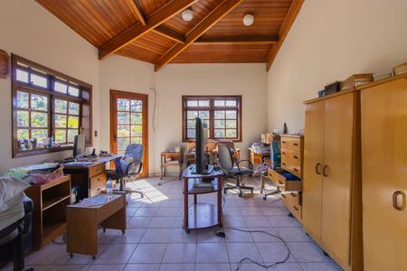 Casa de condomínio para alugar com 270m², 6 quartos e 4 vagas Casa de condomínio para alugar com 270m², 6 quartos e 4 vagasEscritório