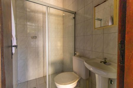 Casa de condomínio para alugar com 270m², 6 quartos e 4 vagas Casa de condomínio para alugar com 270m², 6 quartos e 4 vagasBanheiro de serviço