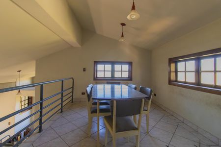 Casa de condomínio para alugar com 270m², 6 quartos e 4 vagas Casa de condomínio para alugar com 270m², 6 quartos e 4 vagasEspaço andar superior