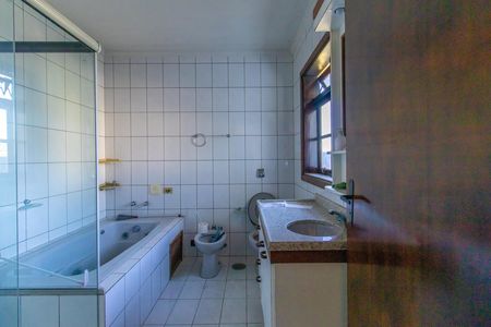 Casa de condomínio para alugar com 270m², 6 quartos e 4 vagas Casa de condomínio para alugar com 270m², 6 quartos e 4 vagasBanheiro do Quarto 1 - Suíte