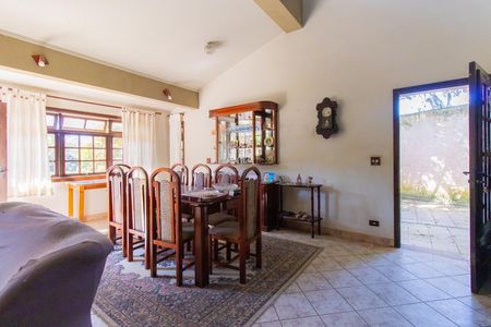 Casa de condomínio para alugar com 270m², 6 quartos e 4 vagas Casa de condomínio para alugar com 270m², 6 quartos e 4 vagasSala