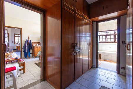 Casa de condomínio para alugar com 270m², 6 quartos e 4 vagas Casa de condomínio para alugar com 270m², 6 quartos e 4 vagasCloset do Quarto 3 - Suíte
