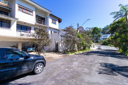 Casa de condomínio para alugar com 270m², 6 quartos e 4 vagas Casa de condomínio para alugar com 270m², 6 quartos e 4 vagasFachada