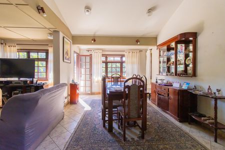 Casa de condomínio para alugar com 270m², 6 quartos e 4 vagas Casa de condomínio para alugar com 270m², 6 quartos e 4 vagasSala